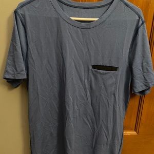 Men’s Lululemon tshirt w/ front pocket